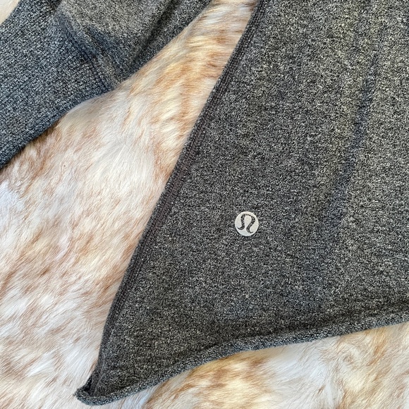 Lululemon Tea Lounge Pullover Heathered Coal Sharkbite Sweatshirt Thumbhole - Picture 6 of 7